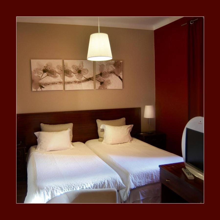 Residencial Rita Bed & Breakfast โอเดมิรา ภายนอก รูปภาพ